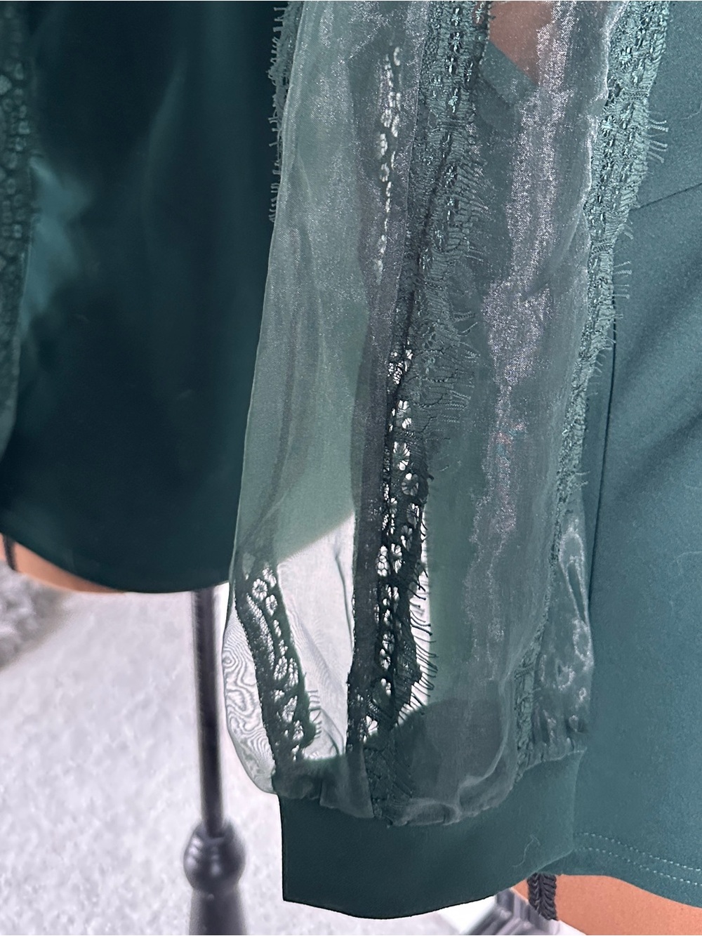 Melanie Rue Emerald Green Lace Sleeve Blouse Top Size Medium -B - Picture 2 of 5